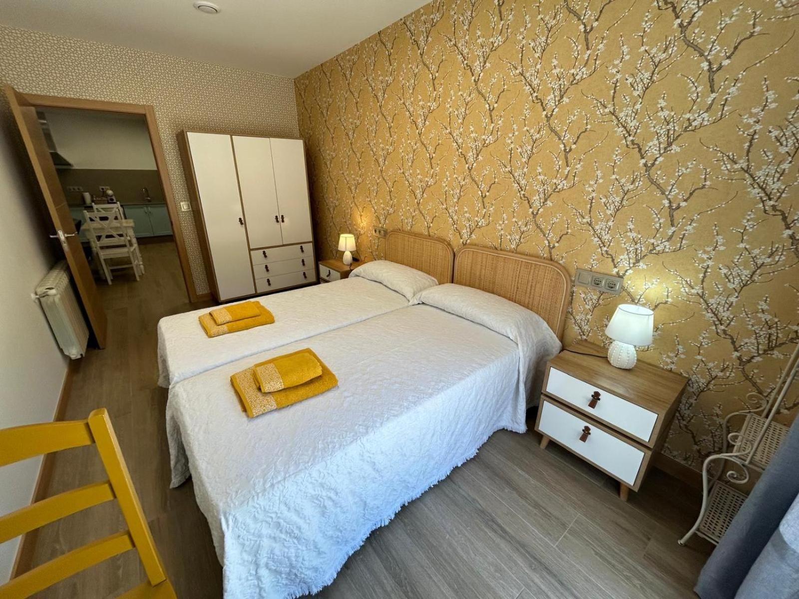 Apartamentos Torres Del Milladoiro Amés Exterior foto